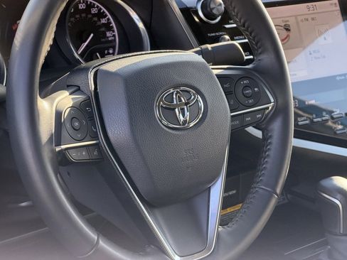 Used 2020 Toyota Camry XLE image 12