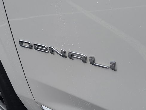 Used 2021 GMC Yukon Denali w/ Denali Premium Package image 33