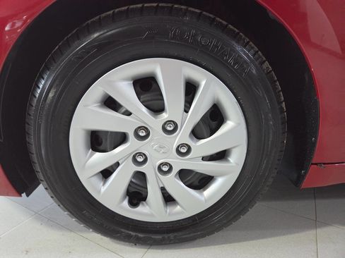 Used 2019 Hyundai Elantra SE FWD image 12