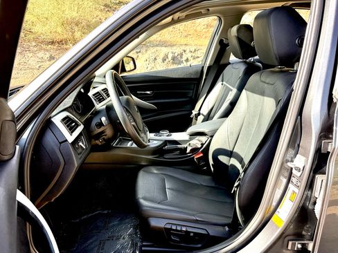 Used 2014 BMW 320i Sedan image 18