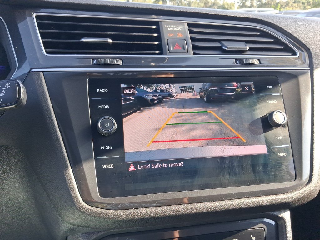 Certified 2023 Volkswagen Tiguan SE R-Line FWD image 27