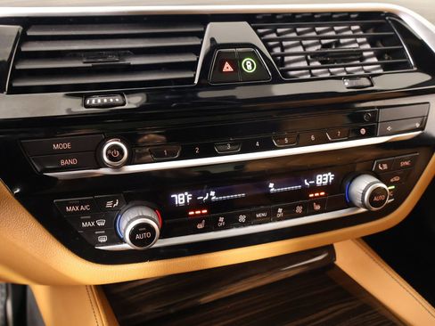 Used 2022 BMW 540i w/ M Sport Package image 8