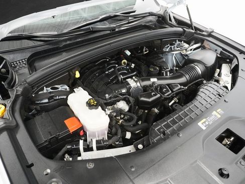 Certified 2024 Jeep Grand Cherokee Laredo image 9