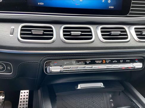 Used 2025 Mercedes-Benz GLE 53 AMG AMG GLE 53 image 30