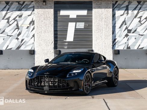 Used 2024 Aston Martin DB12 Coupe image 5