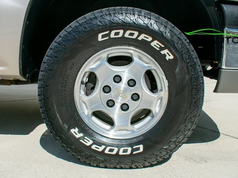 Used 2004 Chevrolet Silverado 1500 4x4 Regular Cab w/ Light Duty Power Package image 25