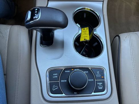 Used 2015 Jeep Grand Cherokee Overland image 30