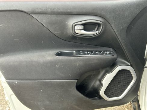 Used 2018 Jeep Renegade Latitude image 8