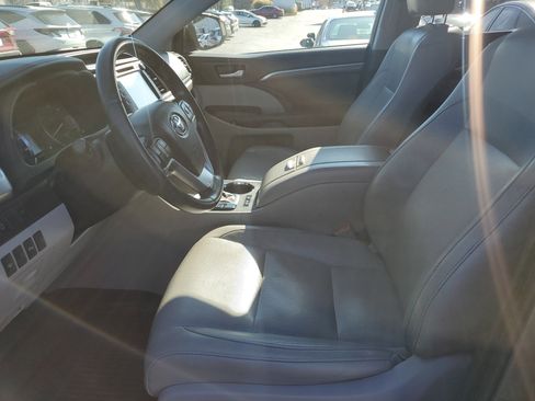 Used 2019 Toyota Highlander Limited image 22
