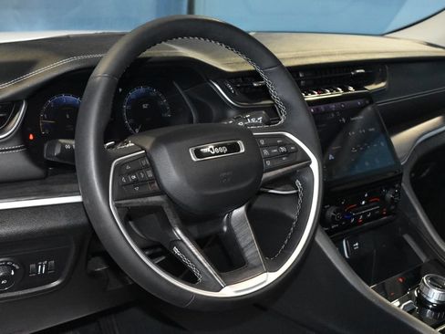 Used 2024 Jeep Grand Cherokee L Limited w/ Black Appearance Package AWD/4WD image 2