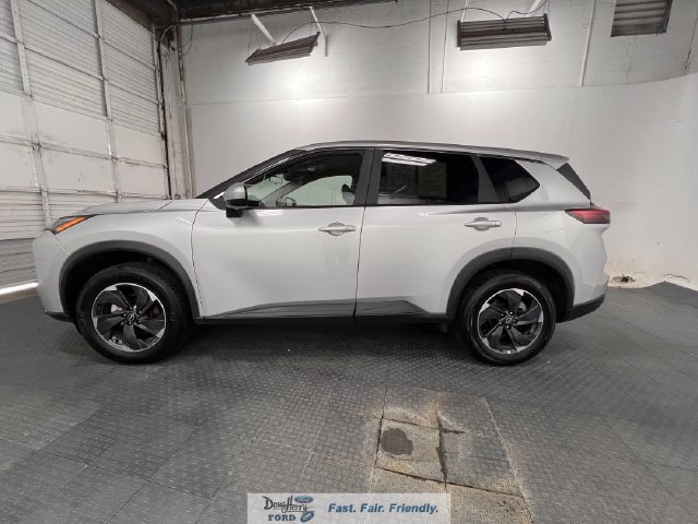 Used 2025 Nissan Rogue SV FWD image 4