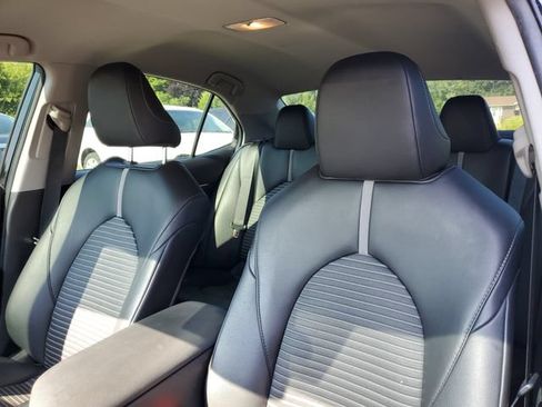 Used 2020 Toyota Camry SE FWD image 12