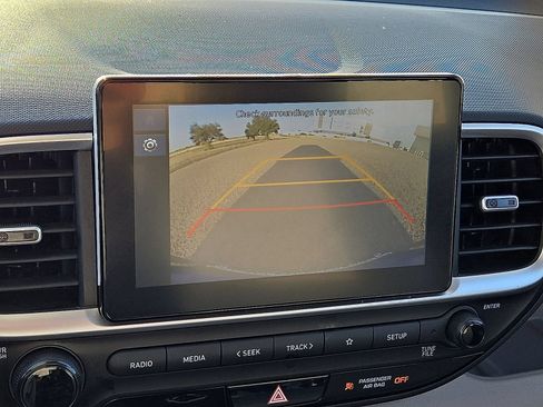Used 2025 Hyundai Venue SEL FWD image 25