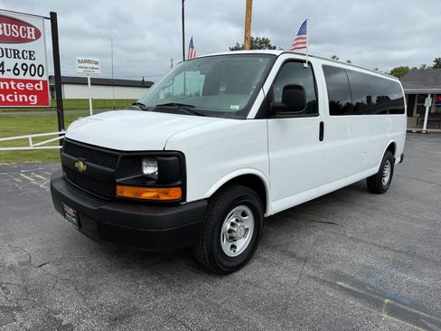 Used 2014 Chevrolet Express 3500 LS image 2