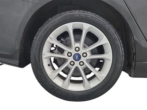 Used 2020 Ford Fusion SE image 36