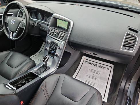 Used 2017 Volvo XC60 T6 Dynamic w/ Preferred Option Package image 31