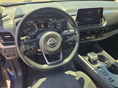 Used 2024 Nissan Rogue SV FWD image 16