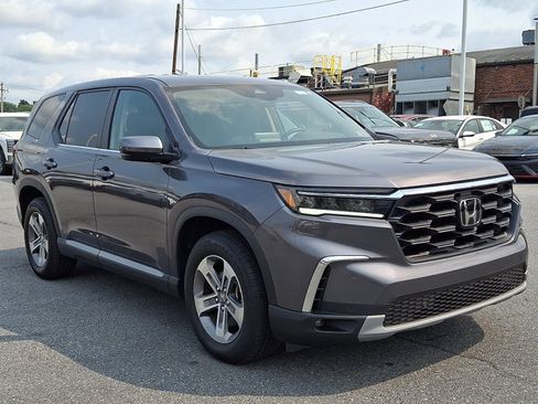 Used 2025 Honda Pilot EX-L image 3