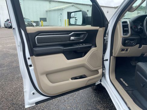 Used 2019 RAM 1500 Big Horn AWD/4WD image 11