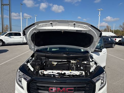 Used 2023 GMC Terrain SLE w/ Driver Convenience Package image 31