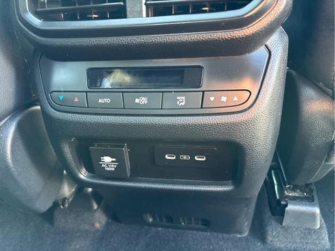 Used 2024 Honda Pilot TrailSport image 27