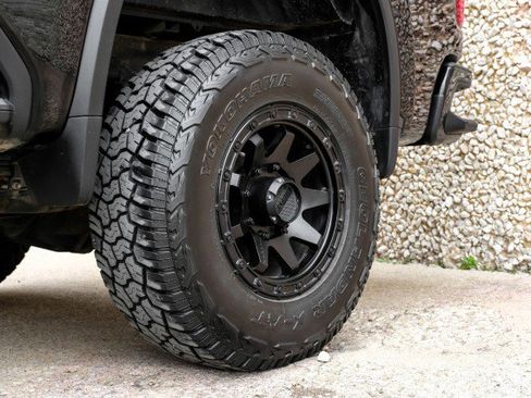 Used 2022 Chevrolet Silverado 2500 Custom w/ Custom Convenience Package image 52