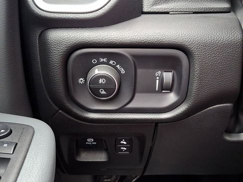 Used 2022 RAM 1500 Big Horn AWD/4WD image 23
