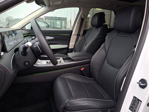 Certified 2026 Genesis GV70 2.5T Advanced image 13