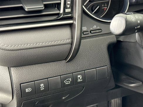 Used 2019 Toyota Camry SE image 14