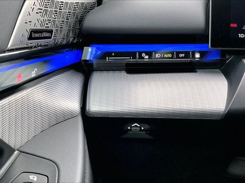 Certified 2025 BMW M5 w/ Executive Package image 69