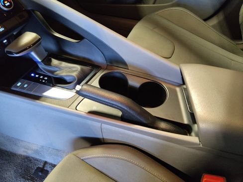 Used 2024 Hyundai Elantra SEL FWD image 26