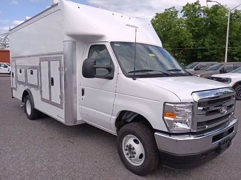 New 2026 Ford E-450 and Econoline 450 Super Duty w/ Power Equipment Group RWD image 1
