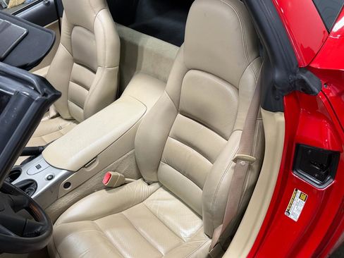 Used 2005 Chevrolet Corvette Coupe w/ 2LT w/ Preferred Equipment Group RWD image 7