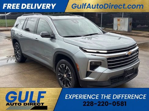 Used 2026 Chevrolet Traverse LT w/ Sun and Wheel Package FWD image 1
