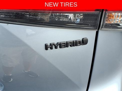 Used 2024 Toyota Highlander XLE AWD/4WD image 11
