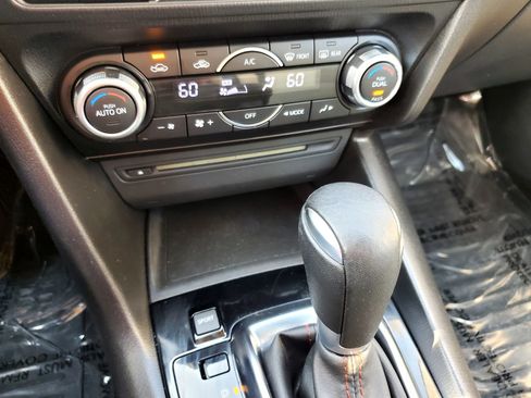 Used 2015 MAZDA MAZDA3 s Grand Touring w/ Technology Package FWD image 41