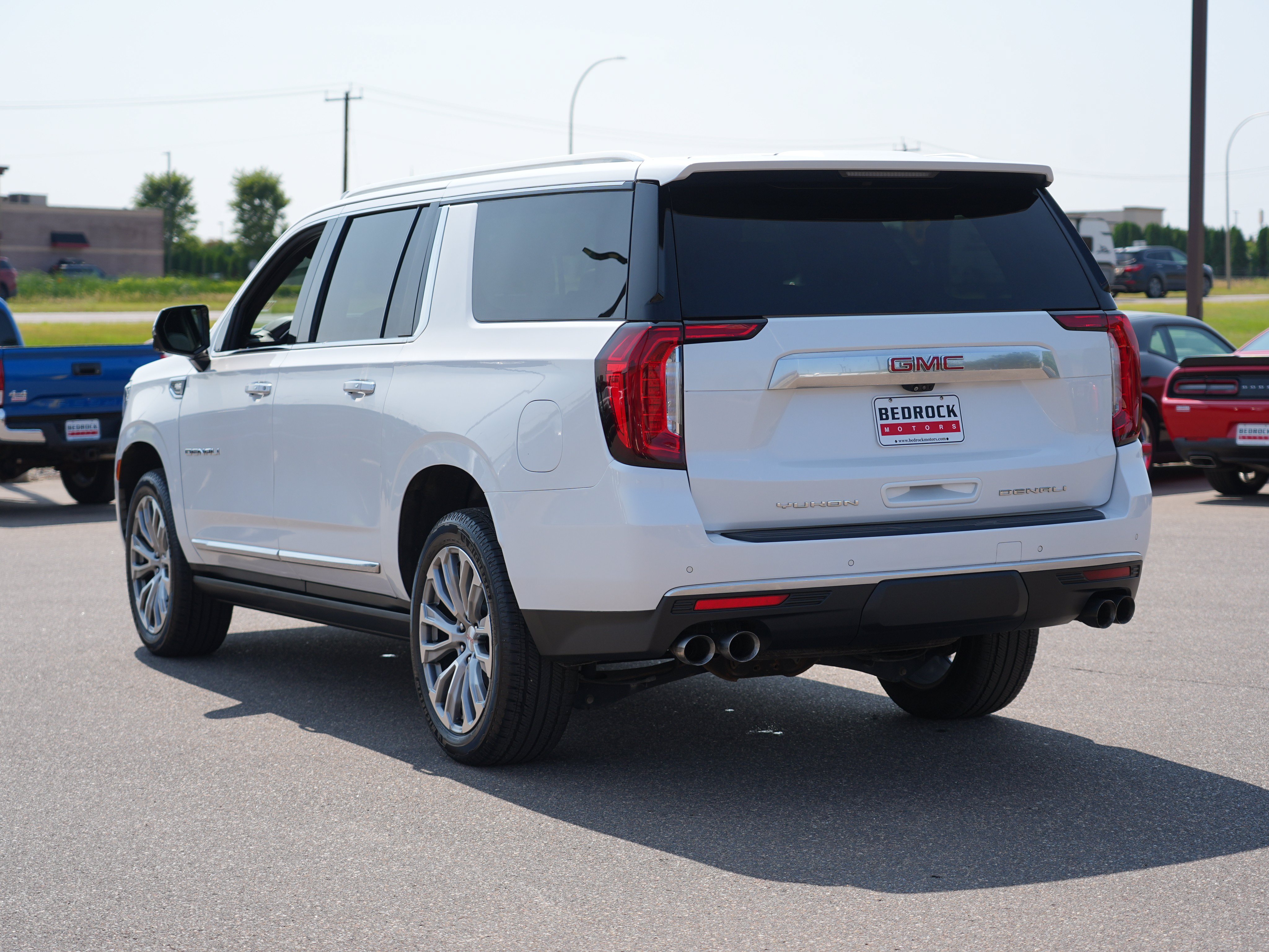 Used 2021 GMC Yukon XL Denali w/ Denali Premium Package AWD/4WD image 5