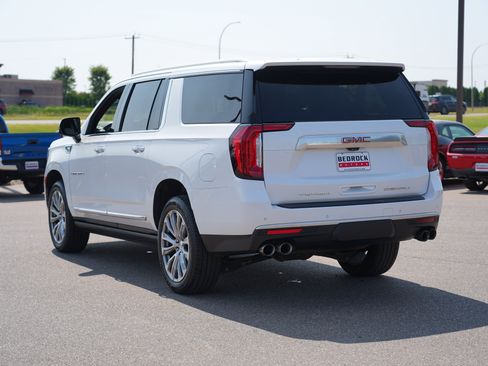 Used 2021 GMC Yukon XL Denali w/ Denali Premium Package AWD/4WD image 5