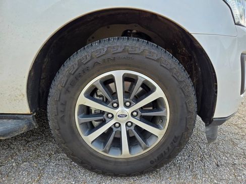 Used 2018 Ford Expedition XLT RWD image 8