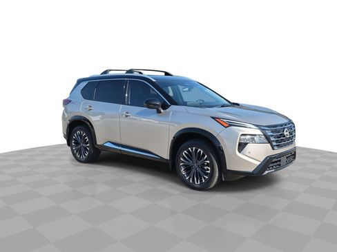 Used 2025 Nissan Rogue Platinum FWD image 2