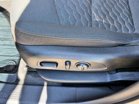 Used 2020 Chevrolet Equinox LT image 14