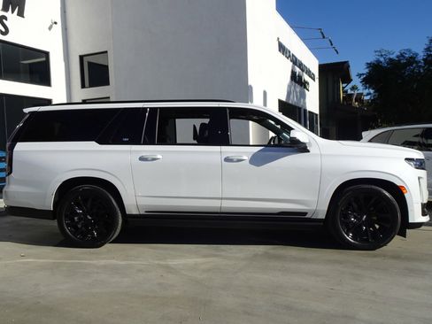 Used 2023 Cadillac Escalade ESV Sport Platinum w/ LPO, ONYX Package image 8