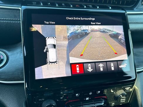 Certified 2023 Jeep Grand Cherokee Limited w/ Luxury Tech Group II AWD/4WD image 30