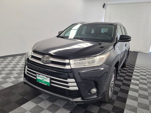 Used 2019 Toyota Highlander XLE AWD/4WD image 15