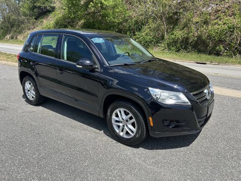 Used 2011 Volkswagen Tiguan S image 10