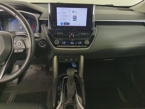 Used 2023 Toyota Corolla Cross XLE FWD image 25