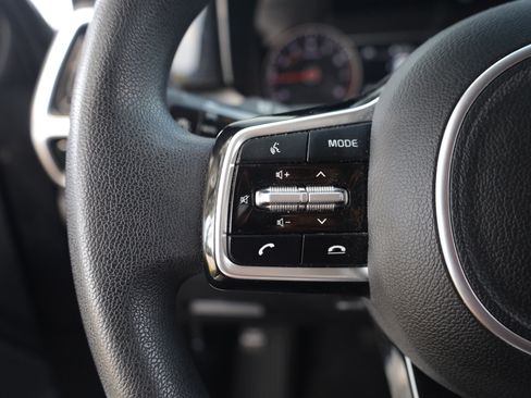Used 2023 Kia Sorento LX FWD image 11