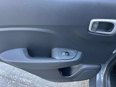 Used 2026 Hyundai Venue SE FWD image 13