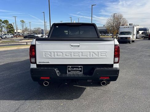 Used 2025 Honda Ridgeline Black Edition image 4