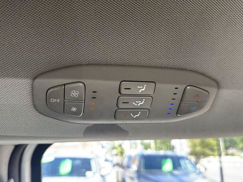 Used 2018 Kia Sedona L FWD image 18